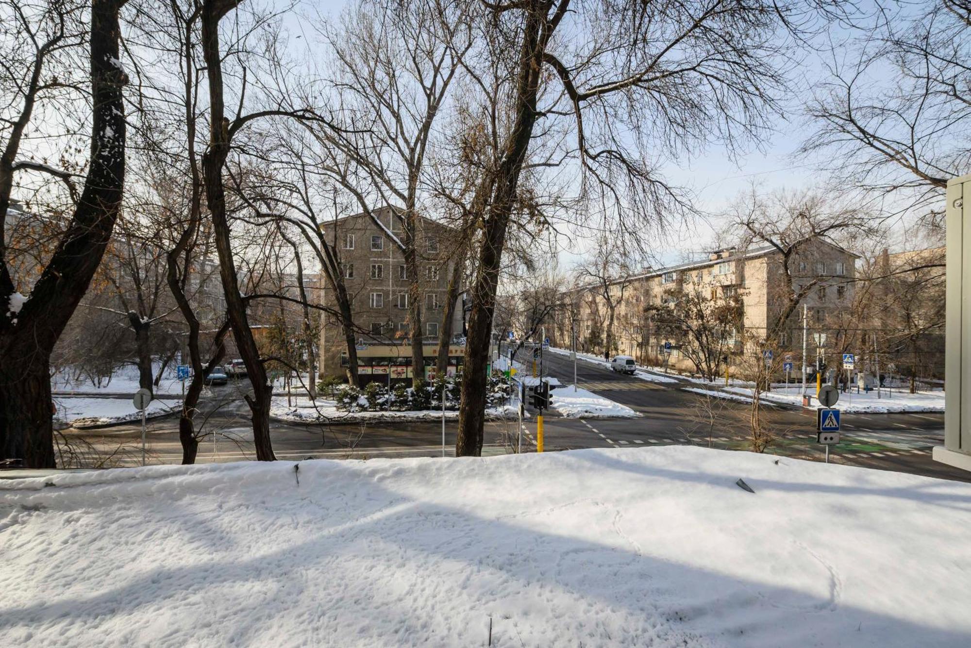 Mid-Century Charm Apartments В Центре Алматы Kültér fotó